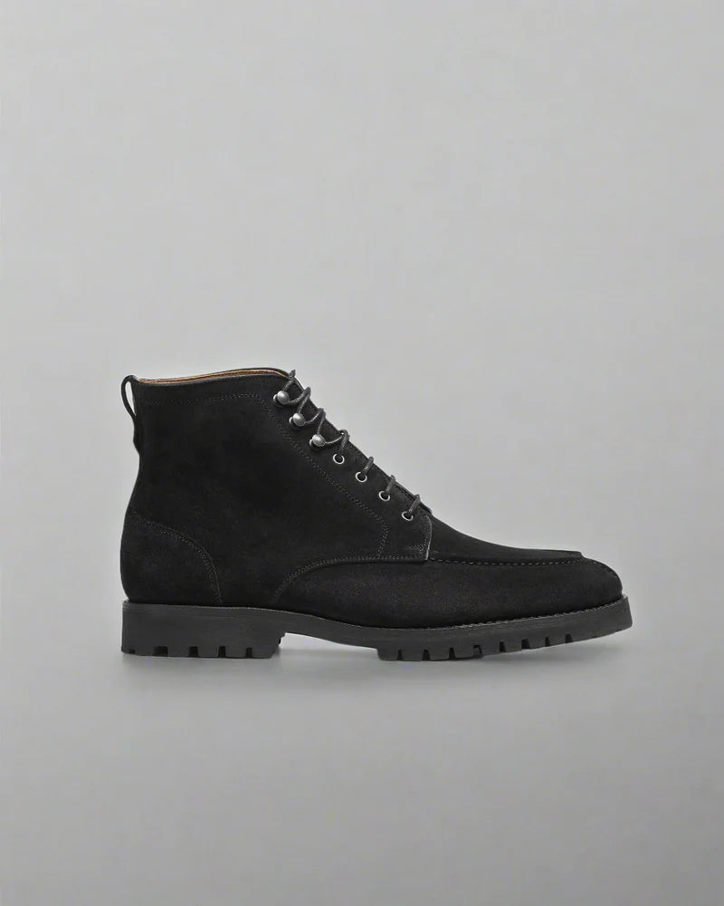 Esquire Torronto : Artisanal Spirit Meets Daily Utility