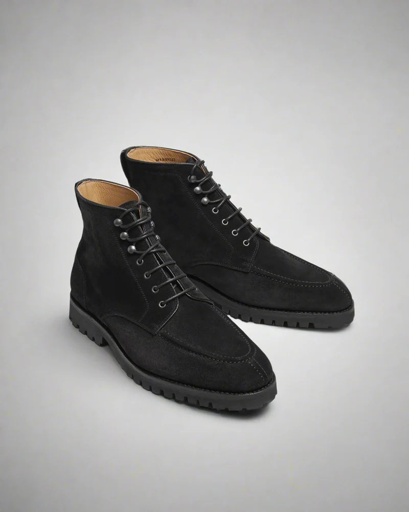 Esquire Torronto : Artisanal Spirit Meets Daily Utility