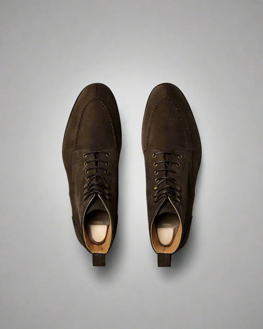 Esquire Torronto : Artisanal Spirit Meets Daily Utility