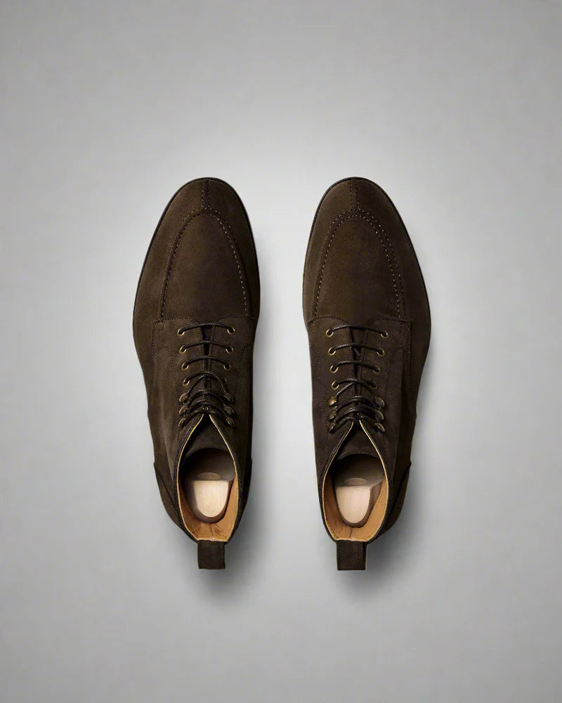 Esquire Torronto : Artisanal Spirit Meets Daily Utility