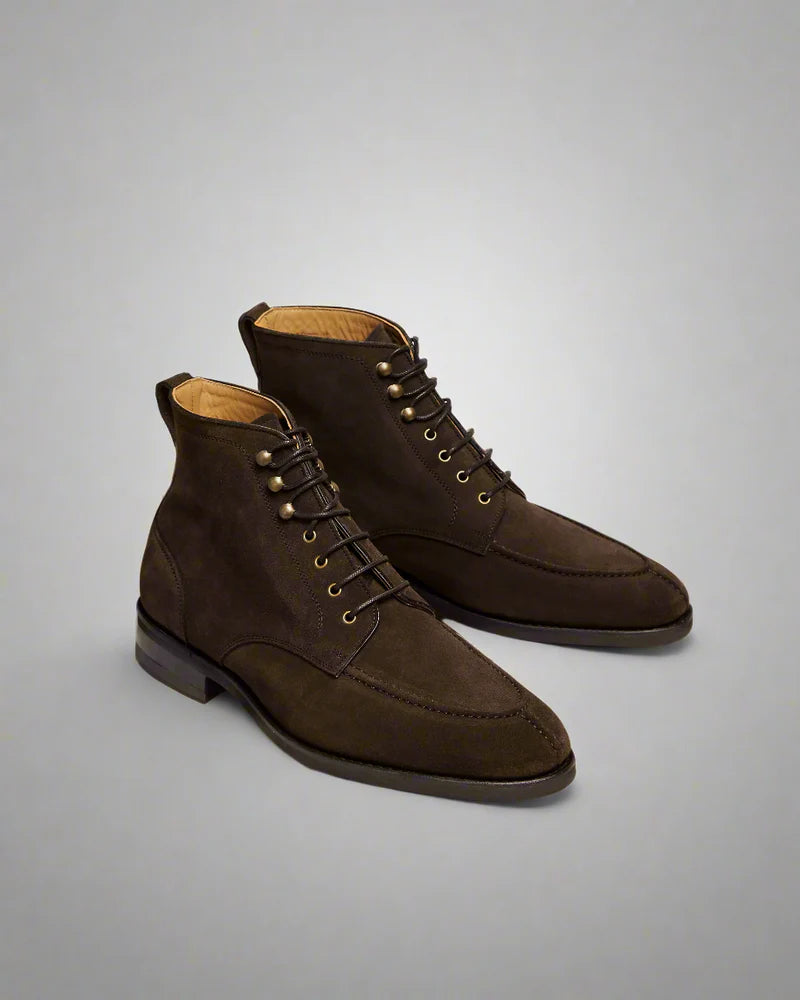 Esquire Torronto : Artisanal Spirit Meets Daily Utility